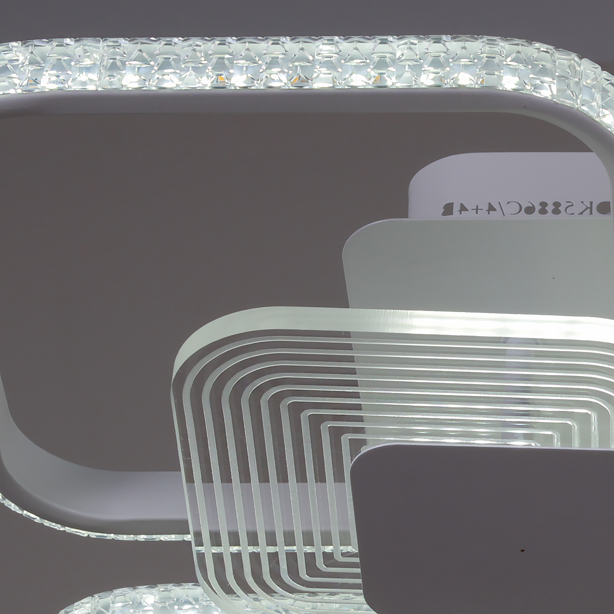 Потолочная люстра Reluce 05886-0.3-4+4B WH