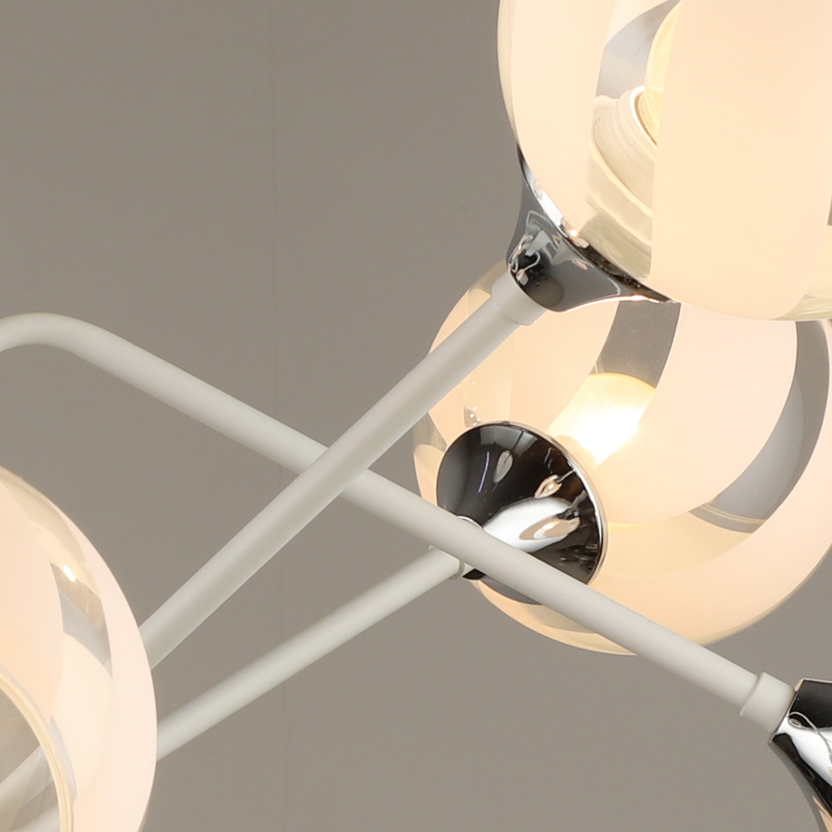 Люстра на штанге Reluce 04897-0.3-08 WT+CH