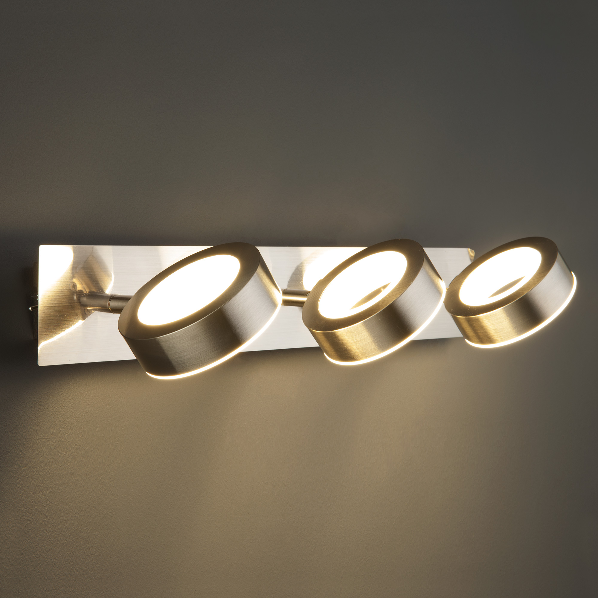 Настенный светодиодный светильник Eurosvet Frisco 20065/3 сатин-никель