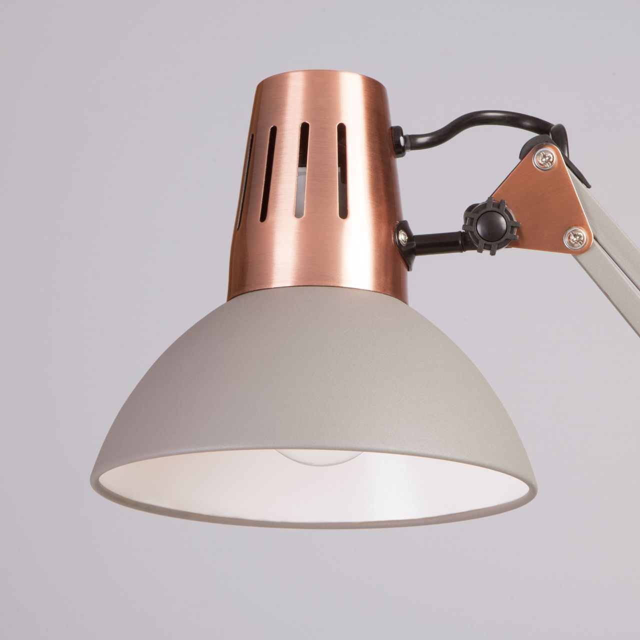 Настольная лампа Eurosvet Worker 01021/1 серый