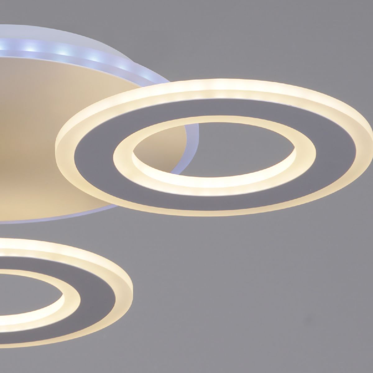 Потолочная люстра Reluce 20535-0.3-3+1S