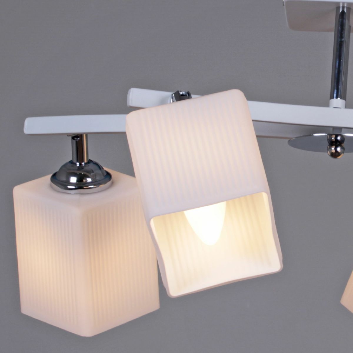 Люстра на штанге Reluce 03323-0.3-04N