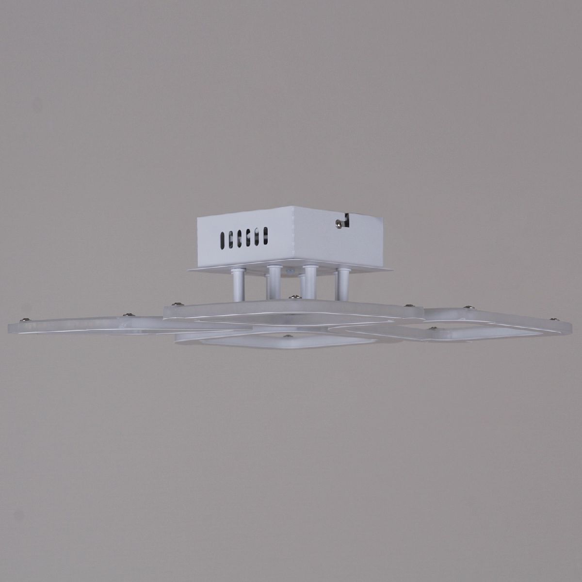 Потолочная люстра Reluce 09821-3.3-04 WH