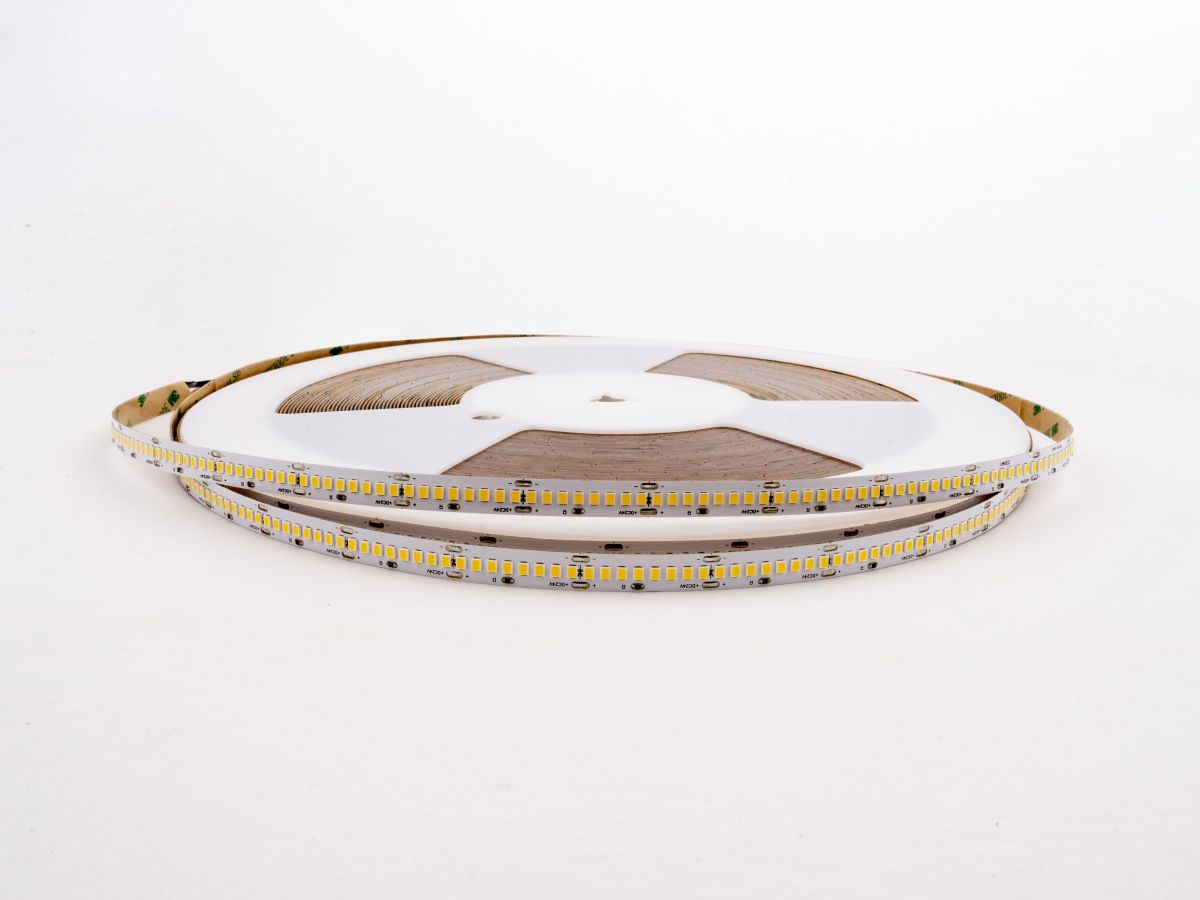 Светодиодная лента LEDS POWER 2835 240/м (22Вт/м) 24В нейтральная 30м/кат, серия ПРО140 005911