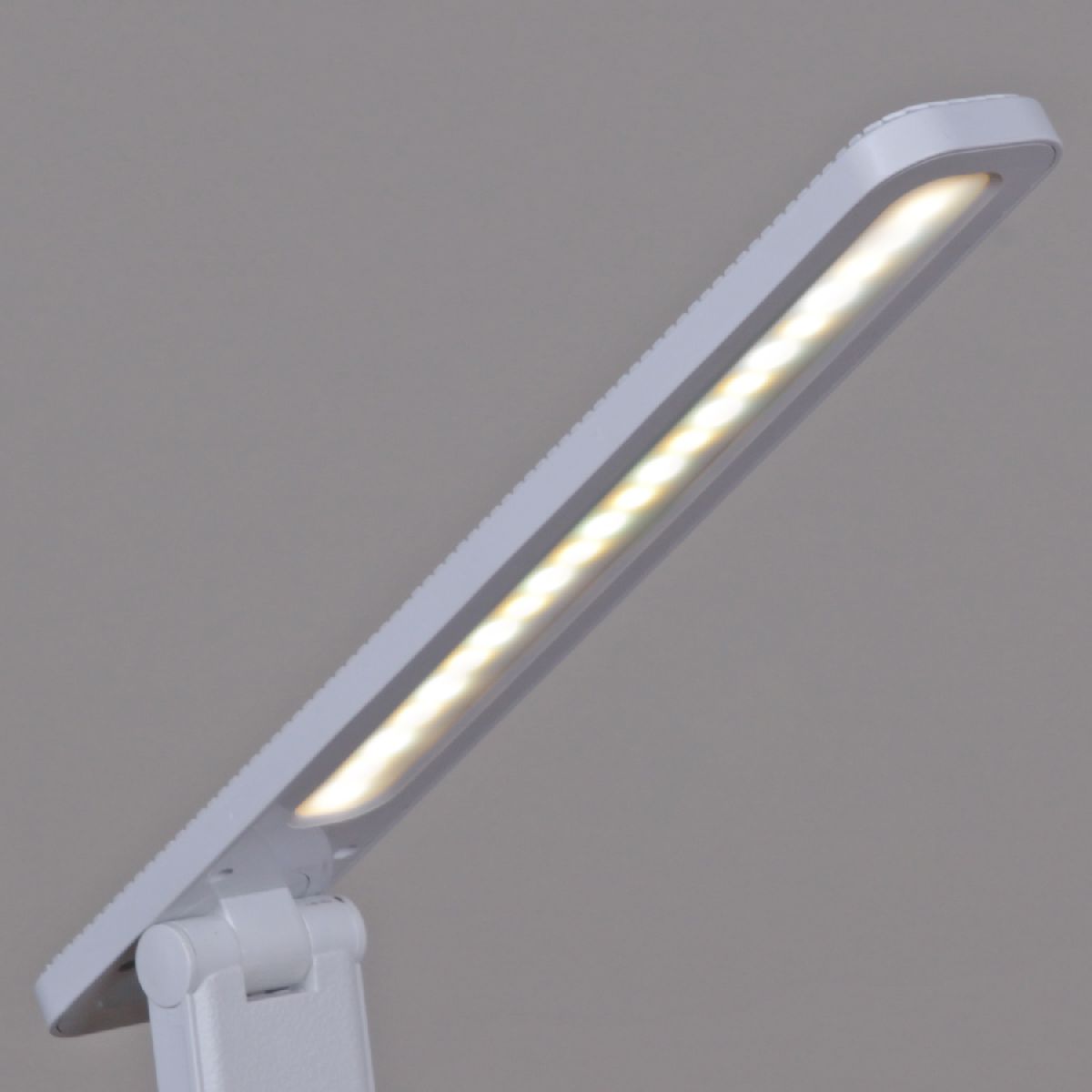 Настольная лампа Reluce 00010-0.7-01D white