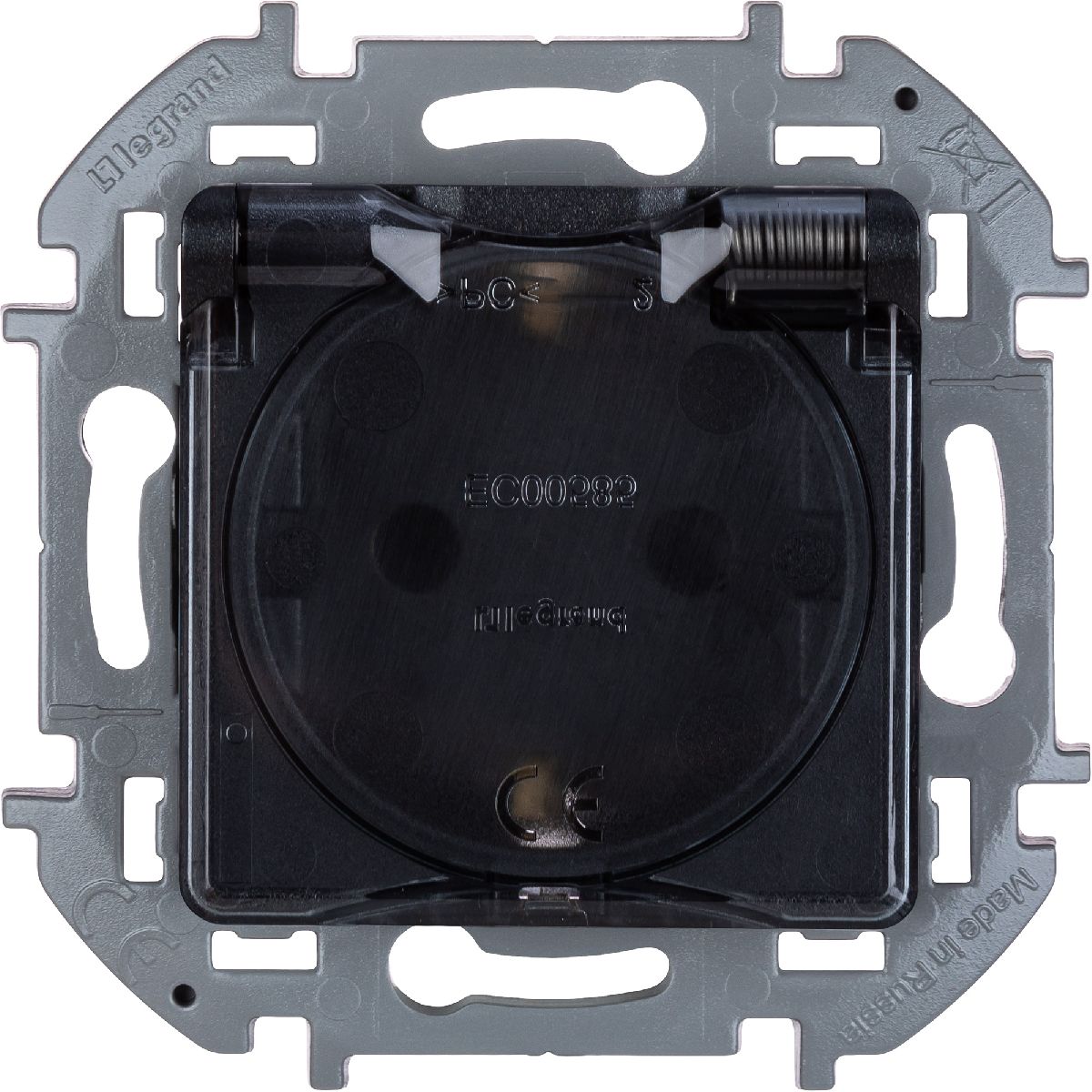 Розетка с/з со шторками с защитной крышкой Legrand Inspiria 673743