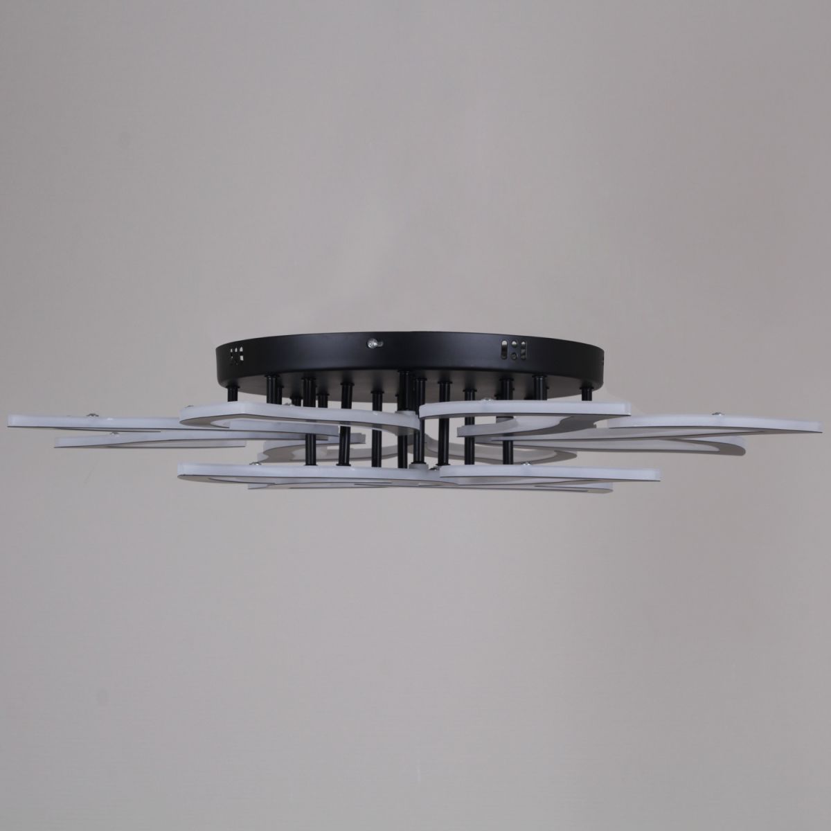 Потолочная люстра Reluce 30150-0.3-8+4 BK