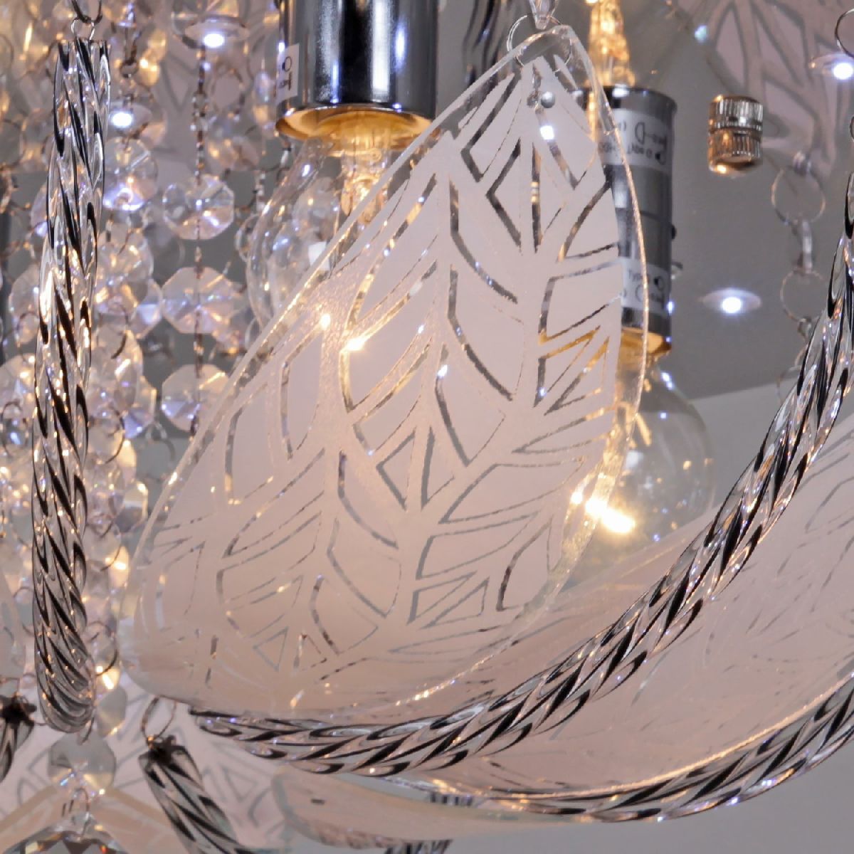 Потолочная люстра Reluce 55816-0.3-04