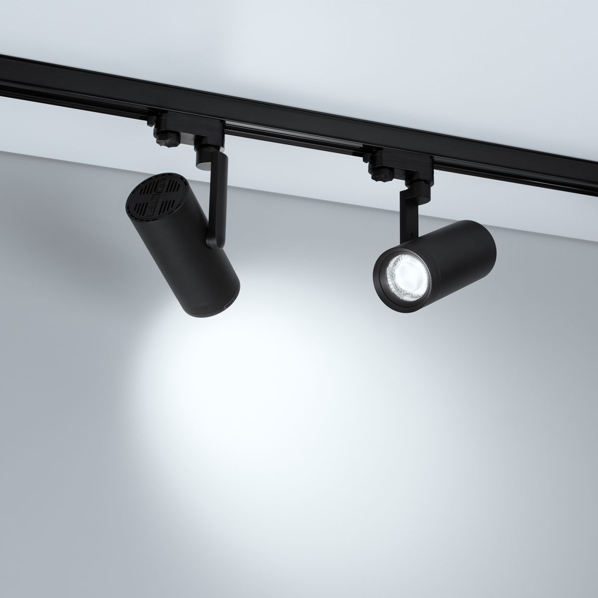 Трековый трехфазный светильник Arlight LGD-URANUS-4TR-R75-18W/25W Warm3500-MIX (BK, 20-50 deg, side holder, 230V) (IP20 Металл) 055807