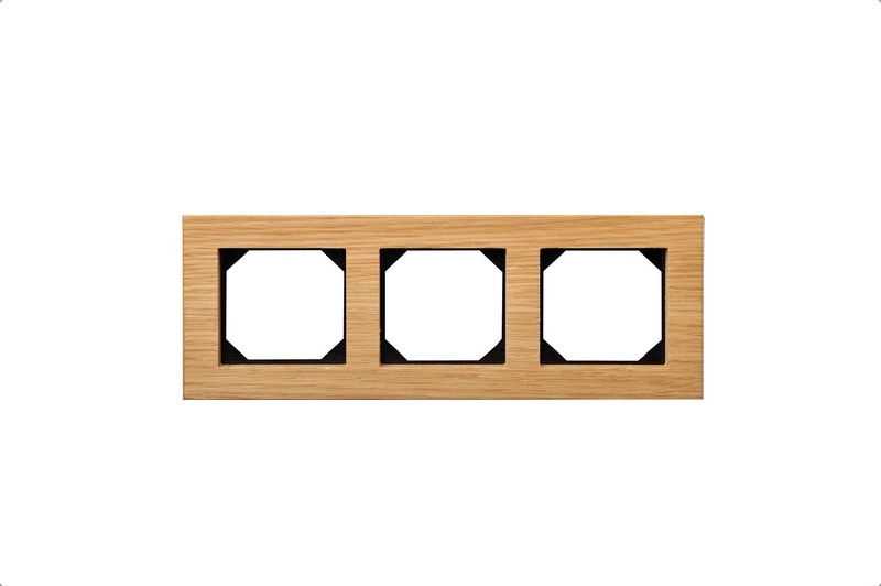 Рамка трехместная Liregus Epsilon 28-222