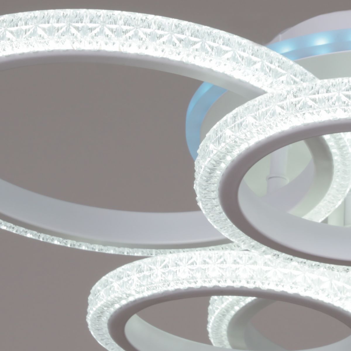 Потолочная люстра Reluce 06333-0.3-3+3A WH (RGB)