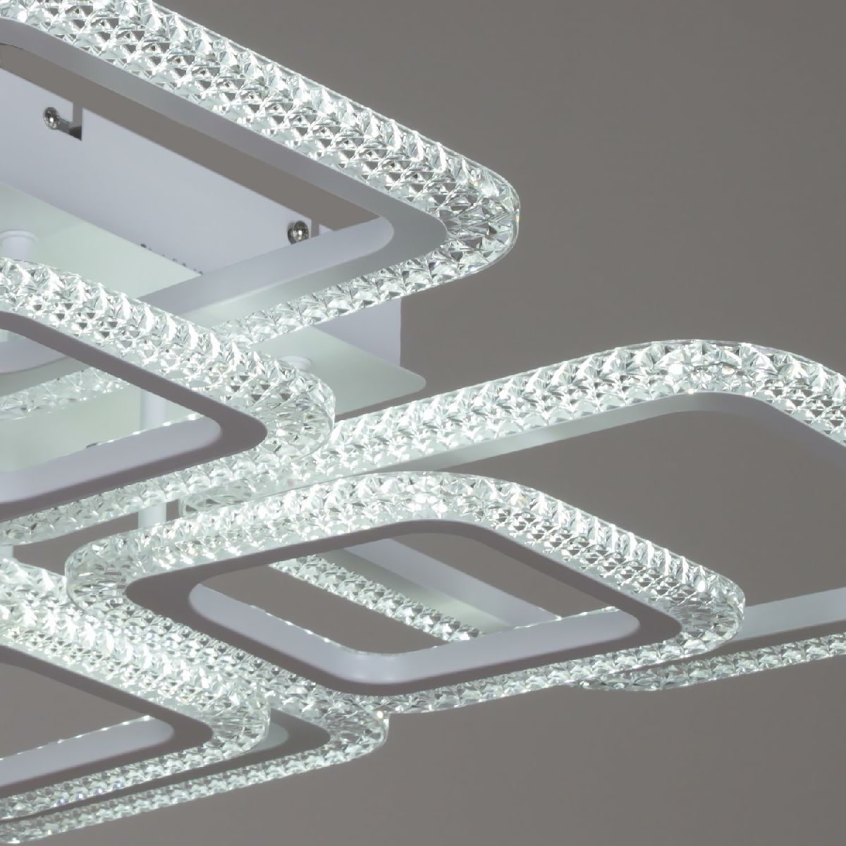 Потолочная люстра Reluce 08491-0.3-4+4B WH