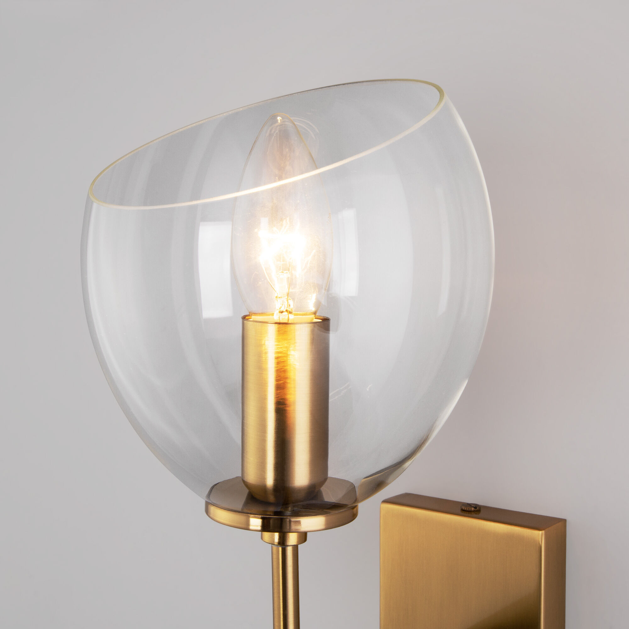 Бра Eurosvet Arrista 60130/1 латунь a060130