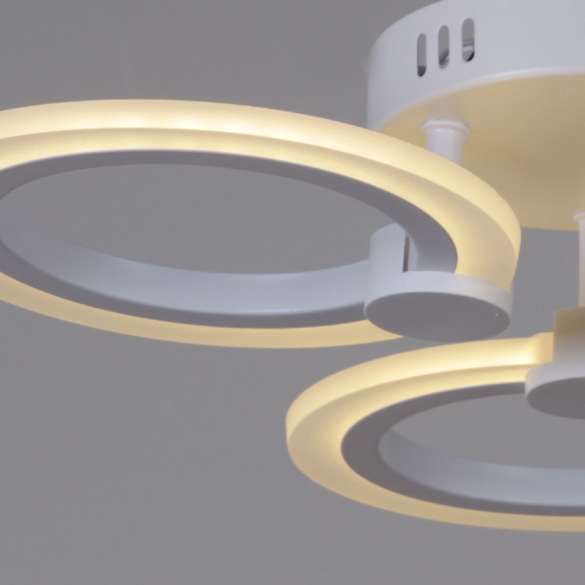 Потолочная led люстра Reluce 09501-0.3-03 WH