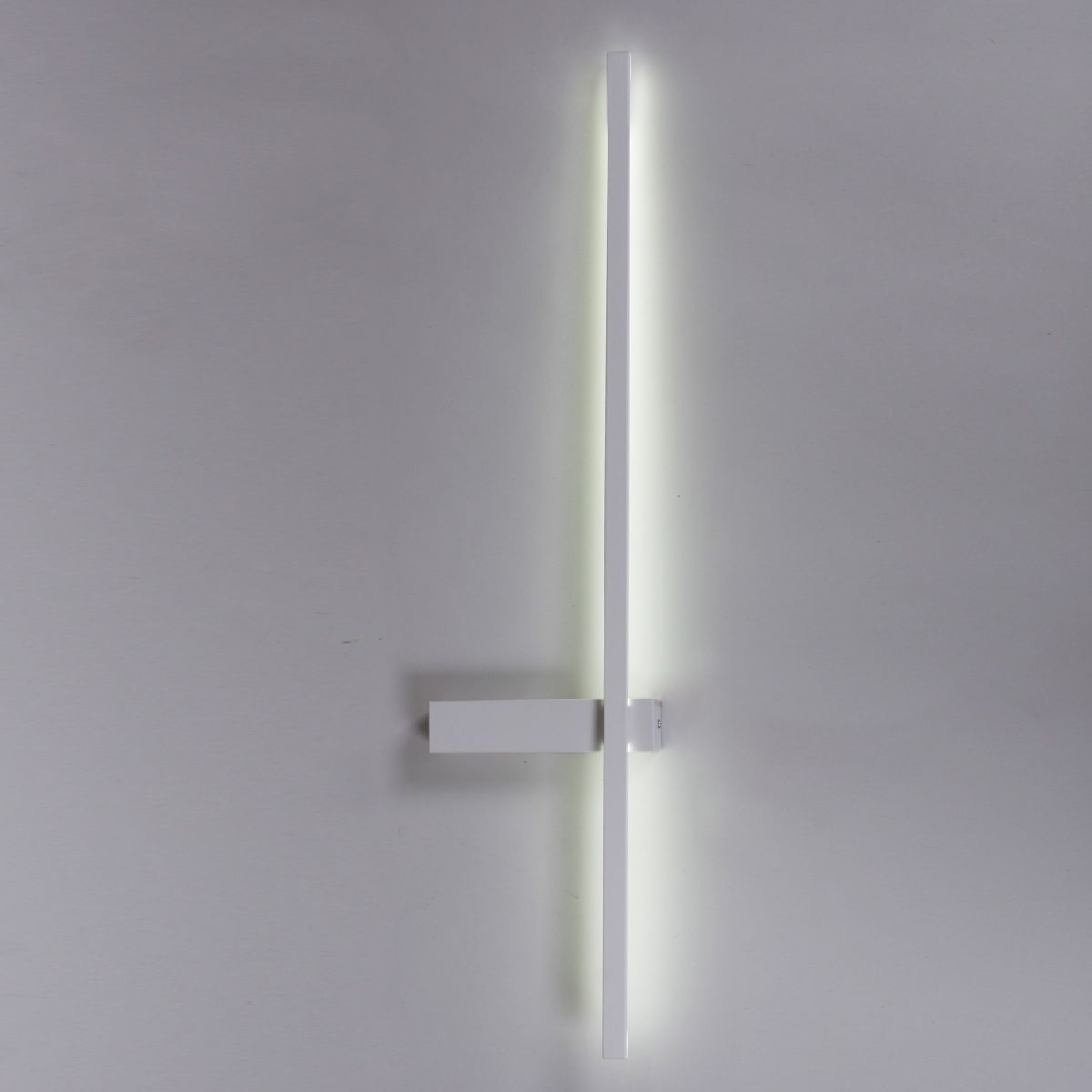 Настенный светильник Reluce 09725-0.2-800 WH