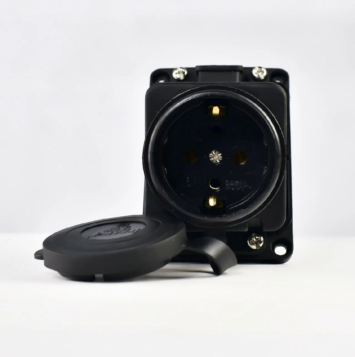 Розетка наружная с заглушкой Lezard Каучук 106-0400-0104/104