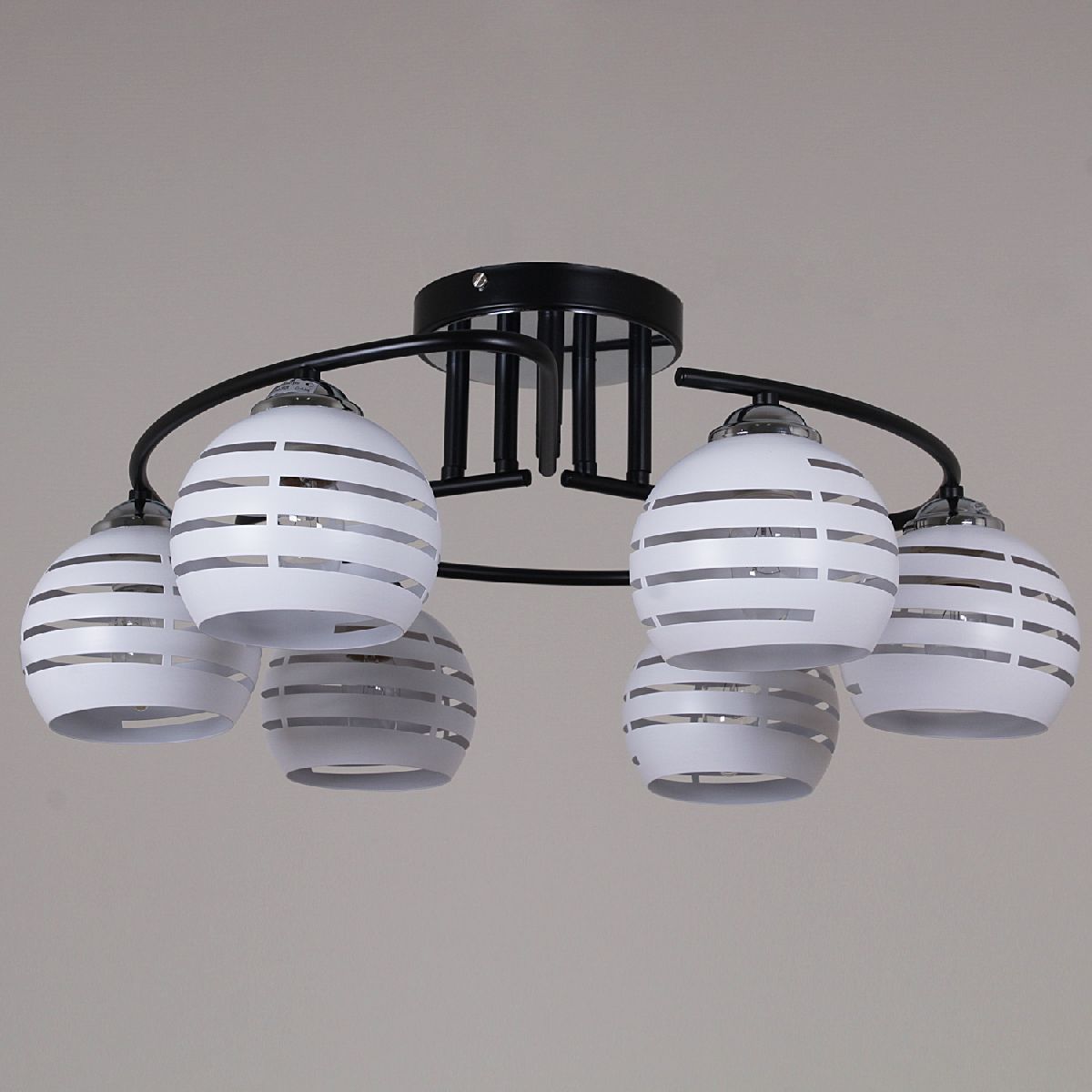 Потолочная люстра Reluce 70168-3.3-06 CR