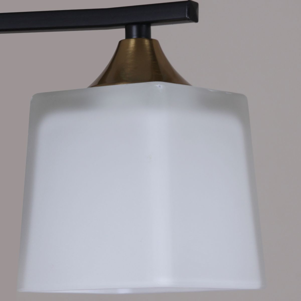 Люстра на штанге Reluce 06668-0.3-08 BK+COP