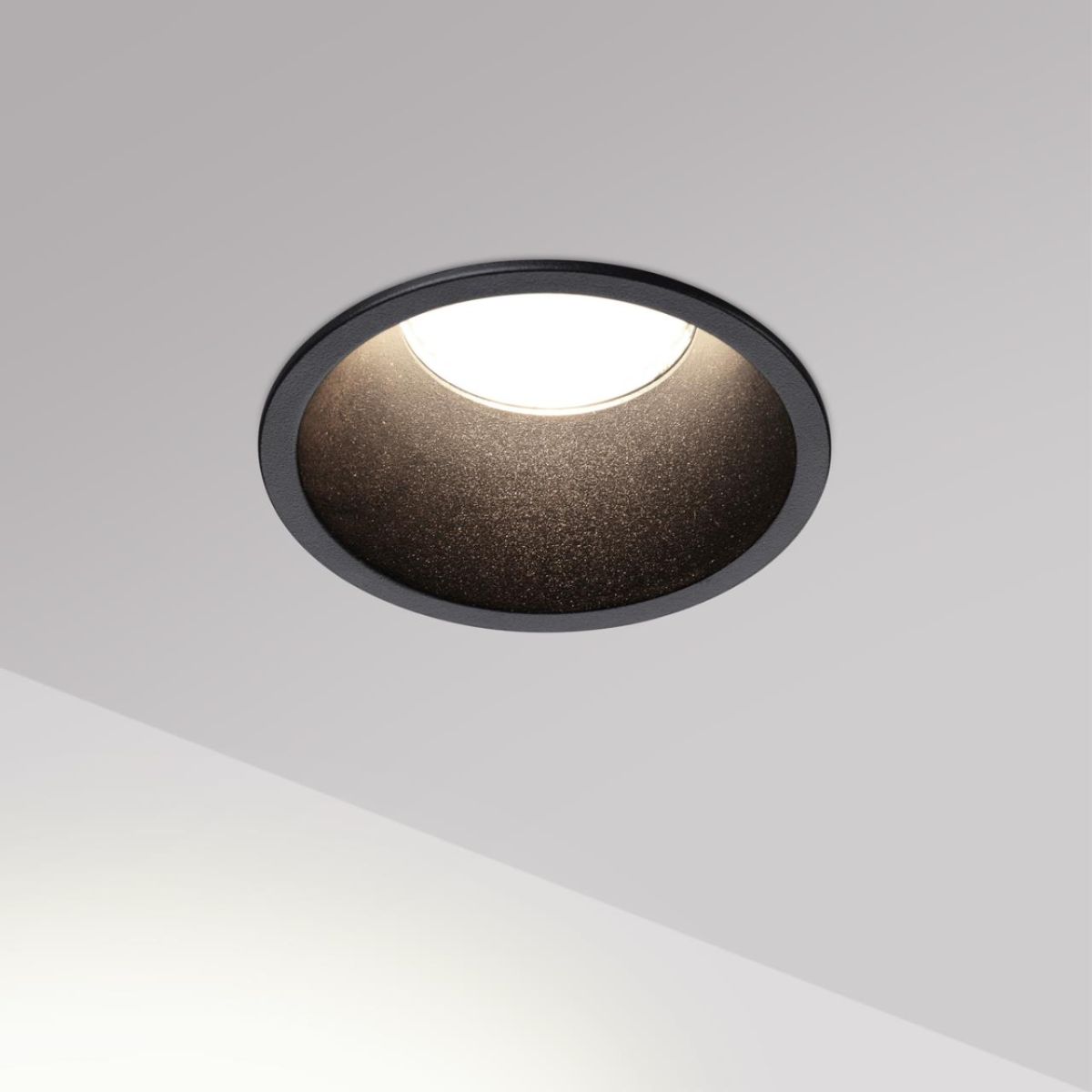 Встраиваемый светильник черный с переключателем цв. температуры Novotech Wir Brillo 359870