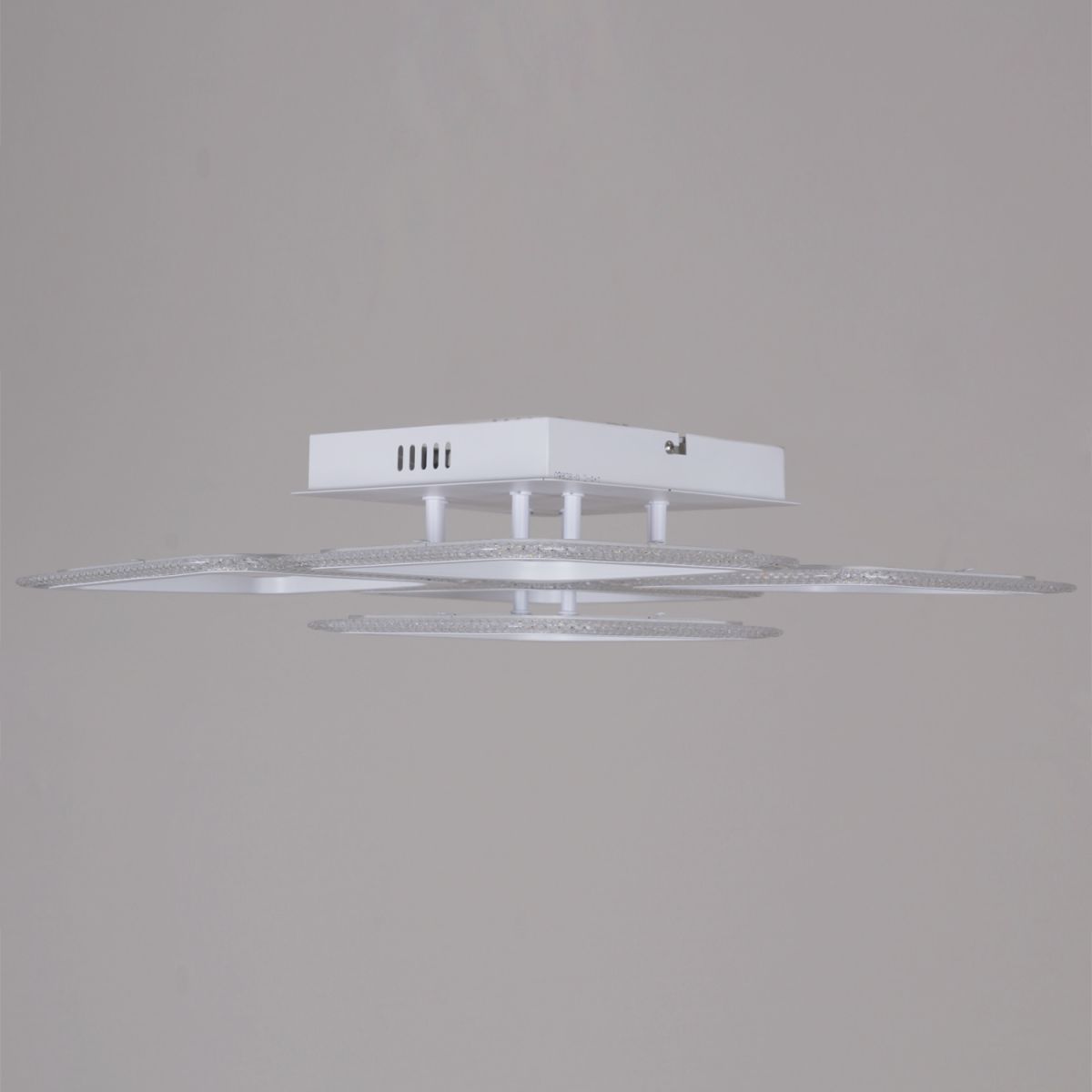 Потолочная люстра Reluce 09838-0.3-4+1 WH