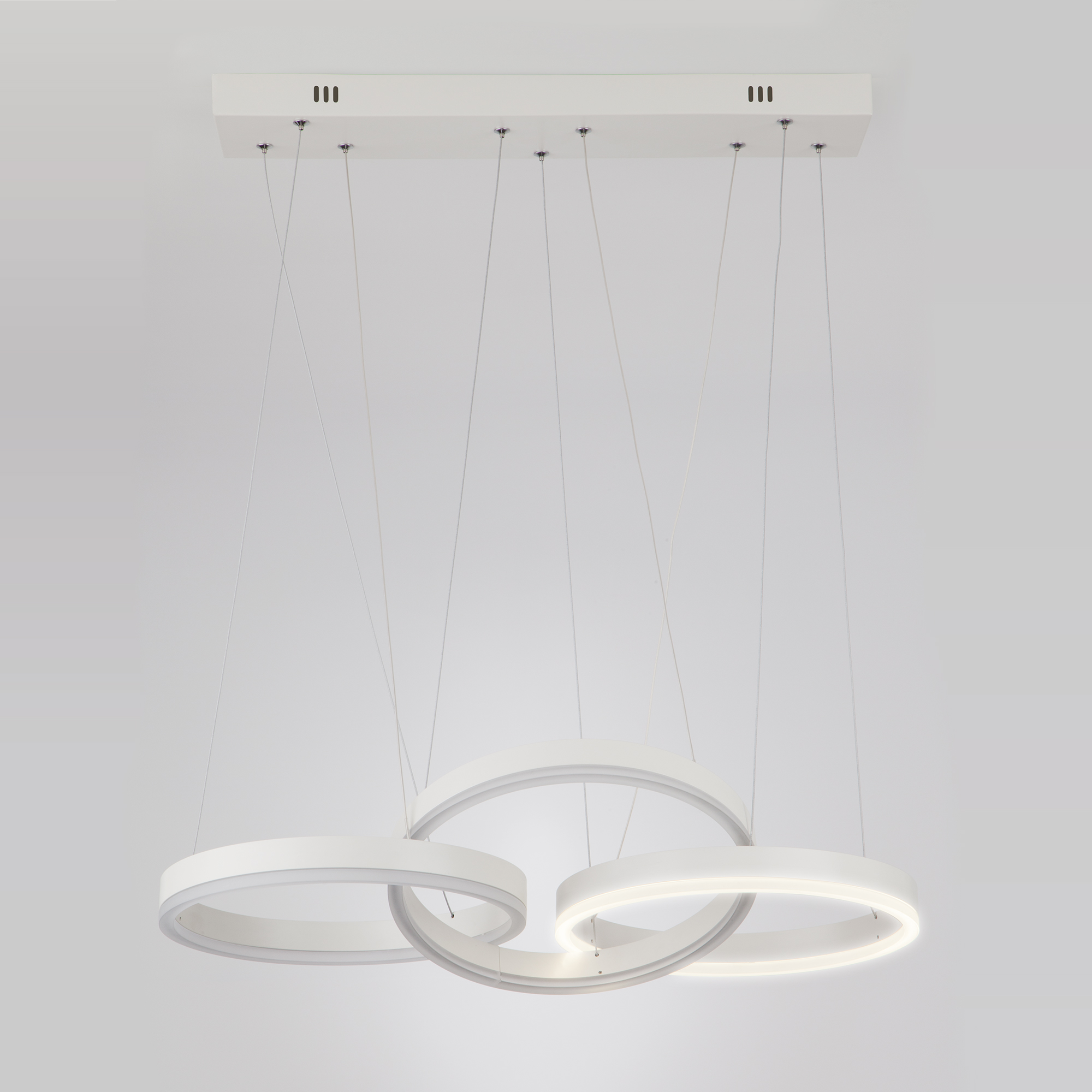 Подвесная люстра Eurosvet Integro 90070/3 белый