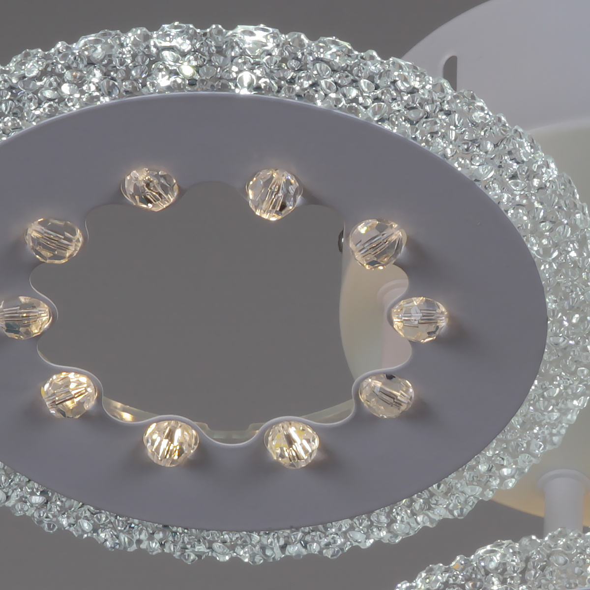 Потолочная люстра Reluce 08451-0.3-03A WH