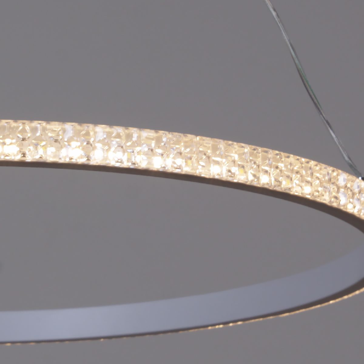 Подвесная люстра Reluce 06315-3.9-01 WH