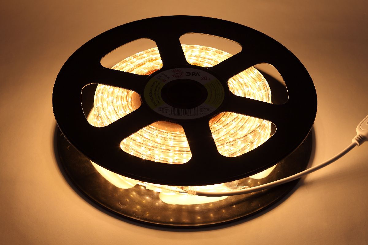 Светодиодная лента Эра 220В 2835 4,8Вт/м 2700K 20м IP67 LS2835-4,8-60-220-2700К-IP67-20m Б0043094