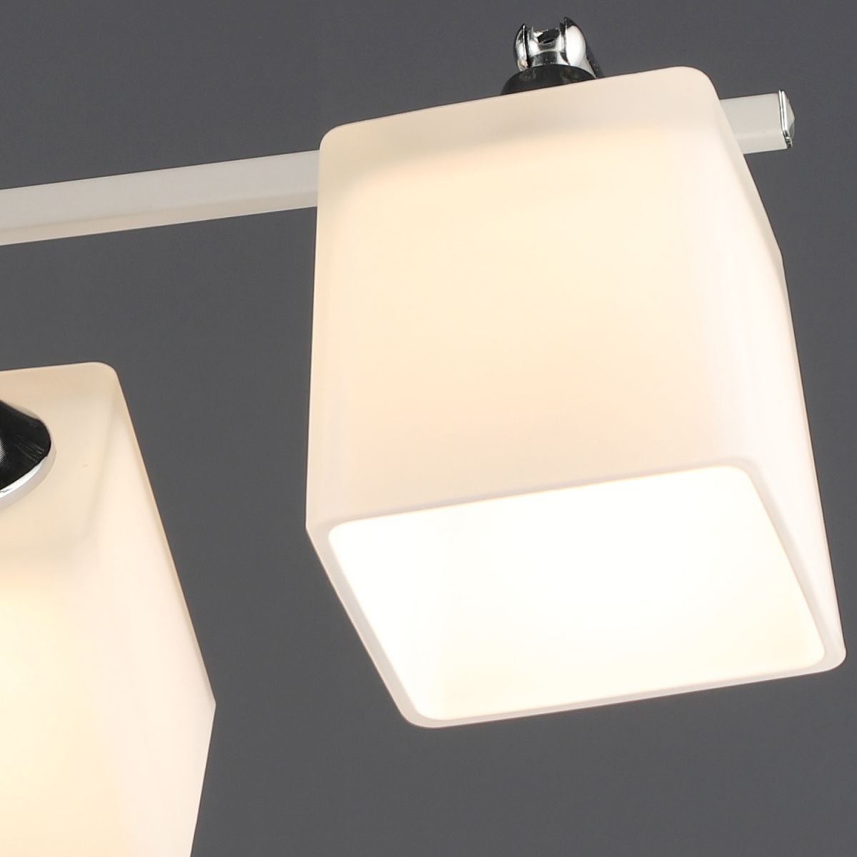 Потолочная люстра Reluce 06646-0.3-04 WT+CR