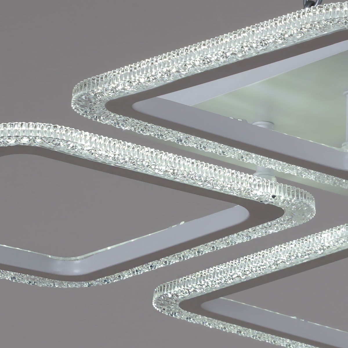 Потолочная люстра Reluce 08428-0.3-04A WH