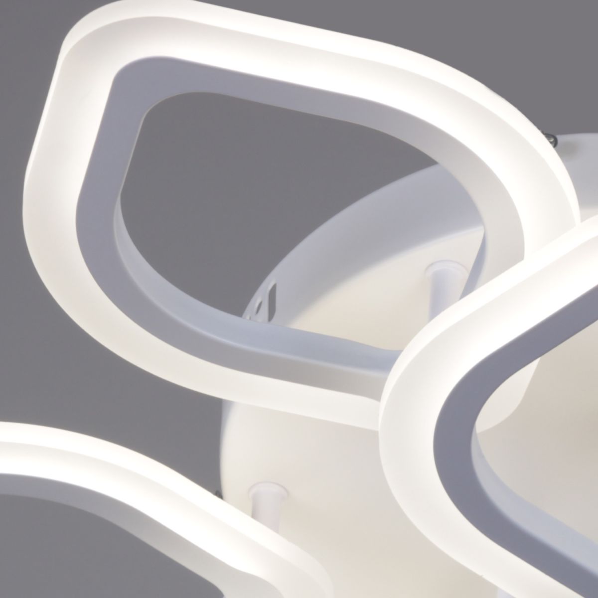 Потолочная люстра Reluce 10320-0.3-6+3S WH