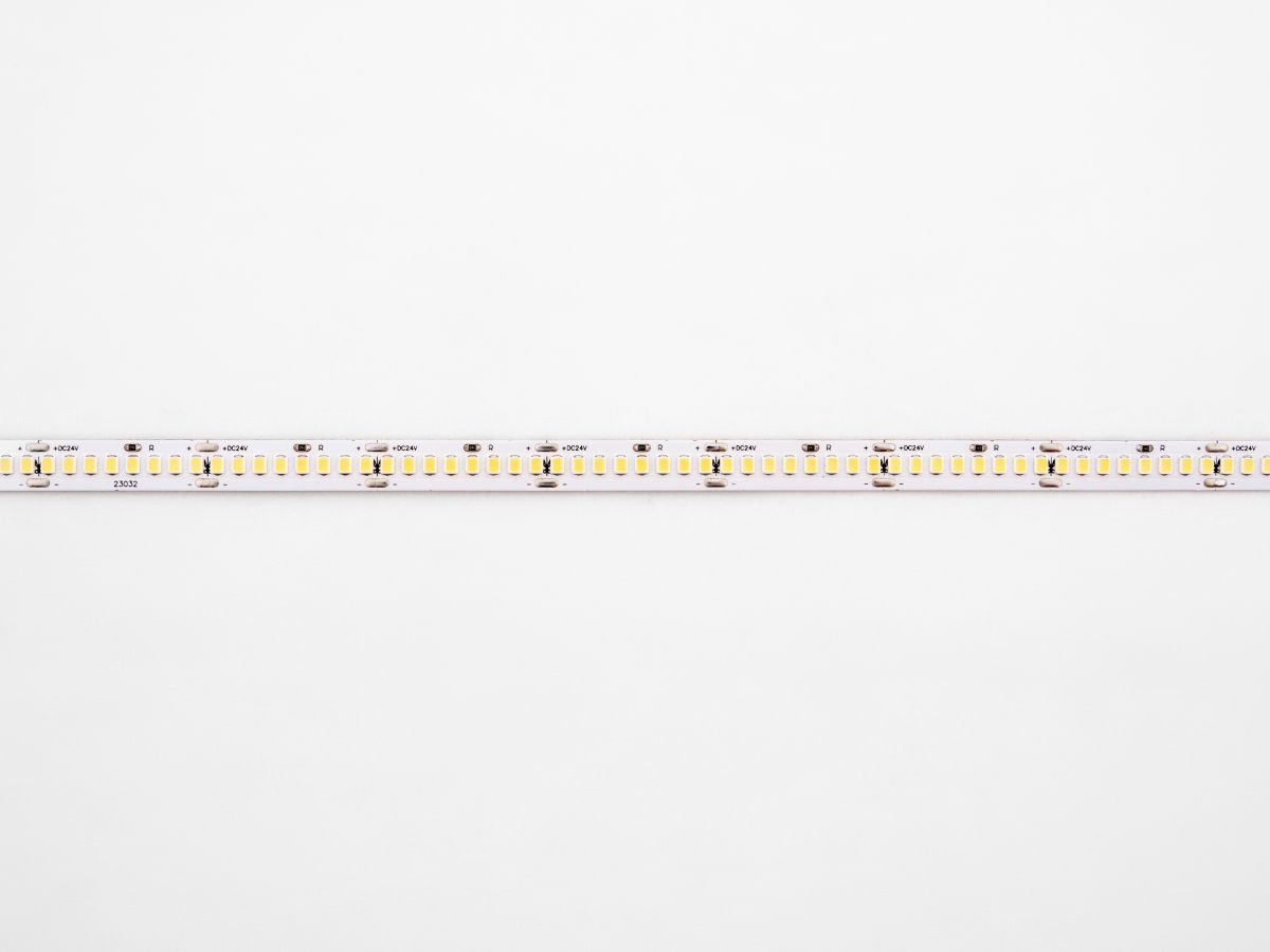 Светодиодная лента LEDS POWER 2835 240/м (22Вт/м) 24В холодная 30м/кат, серия ПРО140 005935