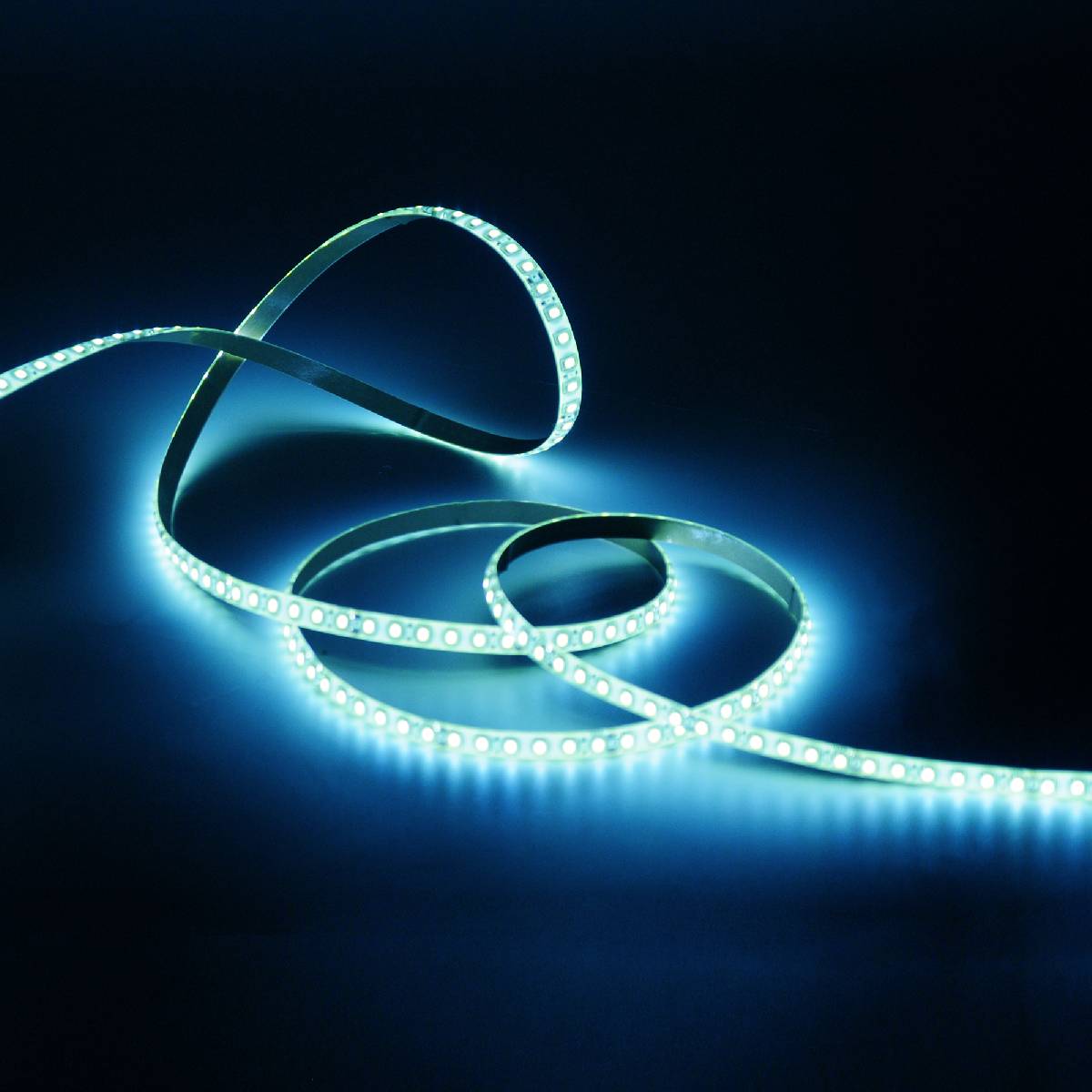 Светодиодная влагозащищенная лента Gauss 9,6W/m 120LED/m 2835SMD холодный белый 5M 356000310