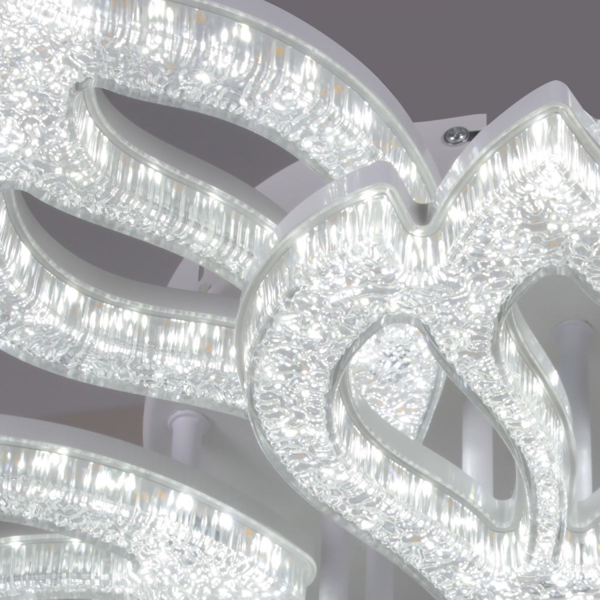 Потолочная люстра Reluce 39290-0.3-4+4 WH