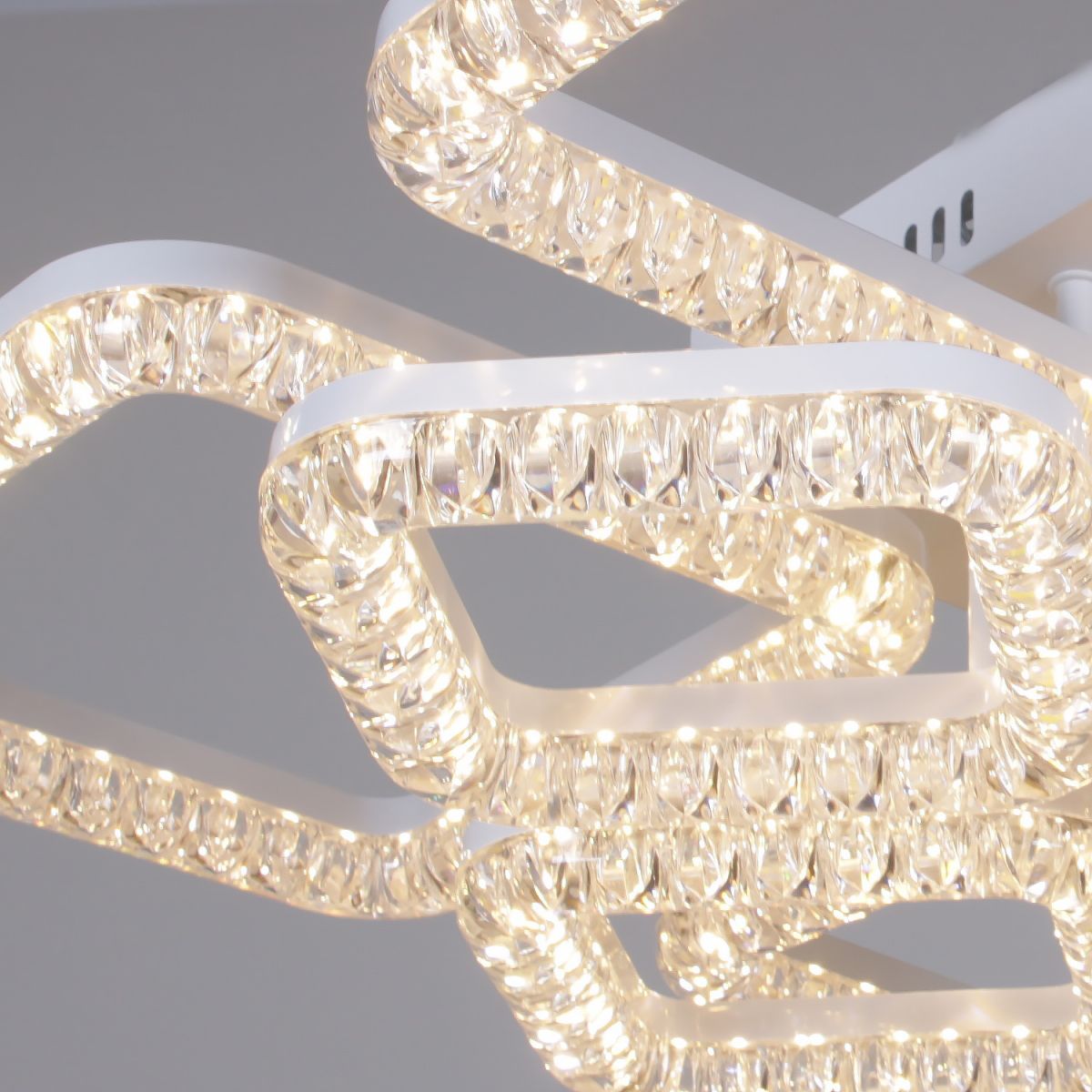 Потолочная люстра Reluce 09848-0.3-4+4A WH