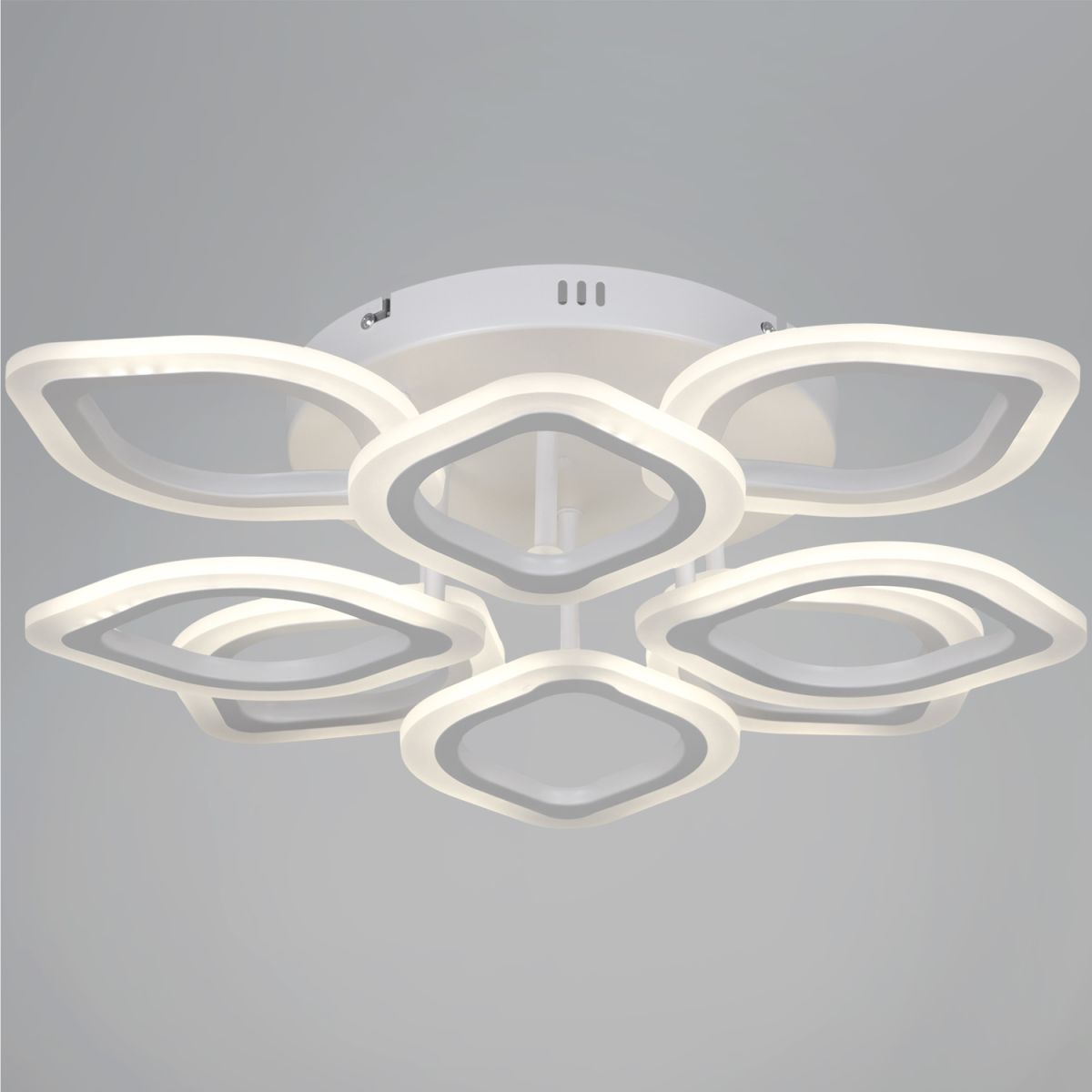 Потолочная люстра Reluce 02302-0.3-4+4 WH