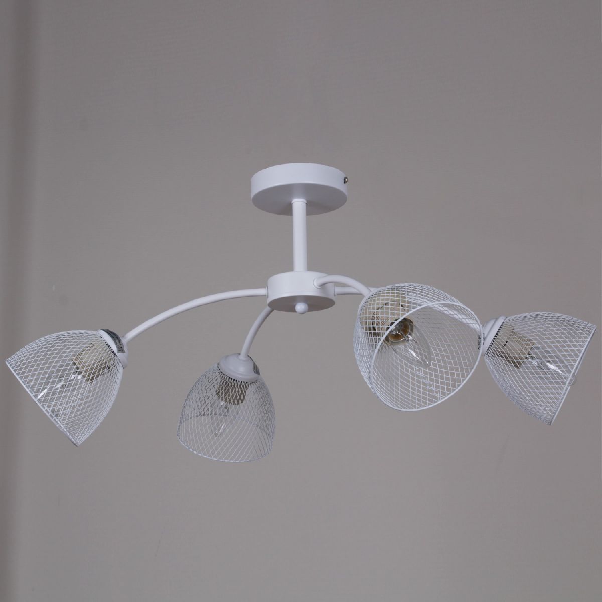 Люстра на штанге Reluce 01562-3.3-04B WH