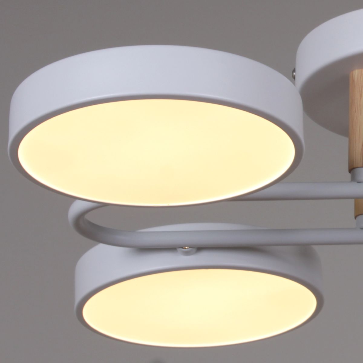 Потолочная люстра Reluce 03322-0.3-04 WH+WOOD