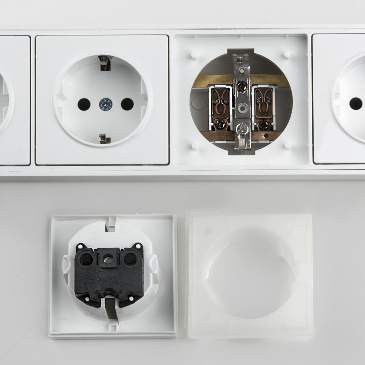 Розеточный блок 4гн 3USB х 1,7м с/з Werkel WL20-04-03 4690389128370