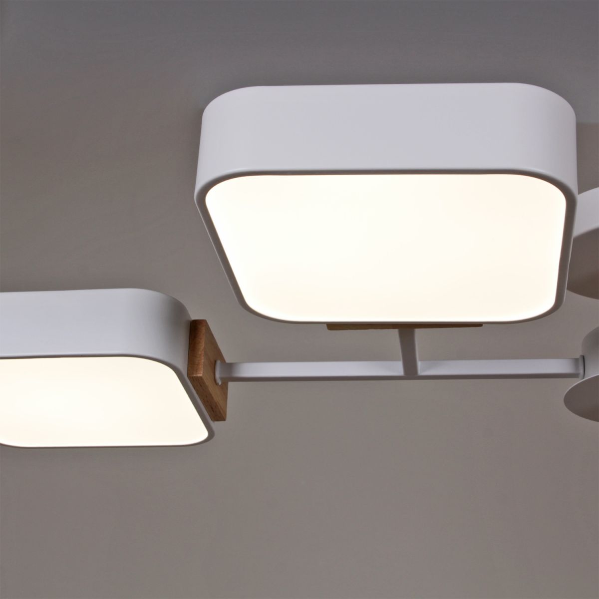 Люстра на штанге Reluce 03363-0.3-06 WH+WOOD