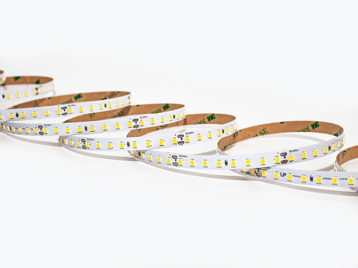 Светодиодная лента LEDS POWER 2835 128/м (12Вт/м) 24В нейтральная, серия ПРО125 008912