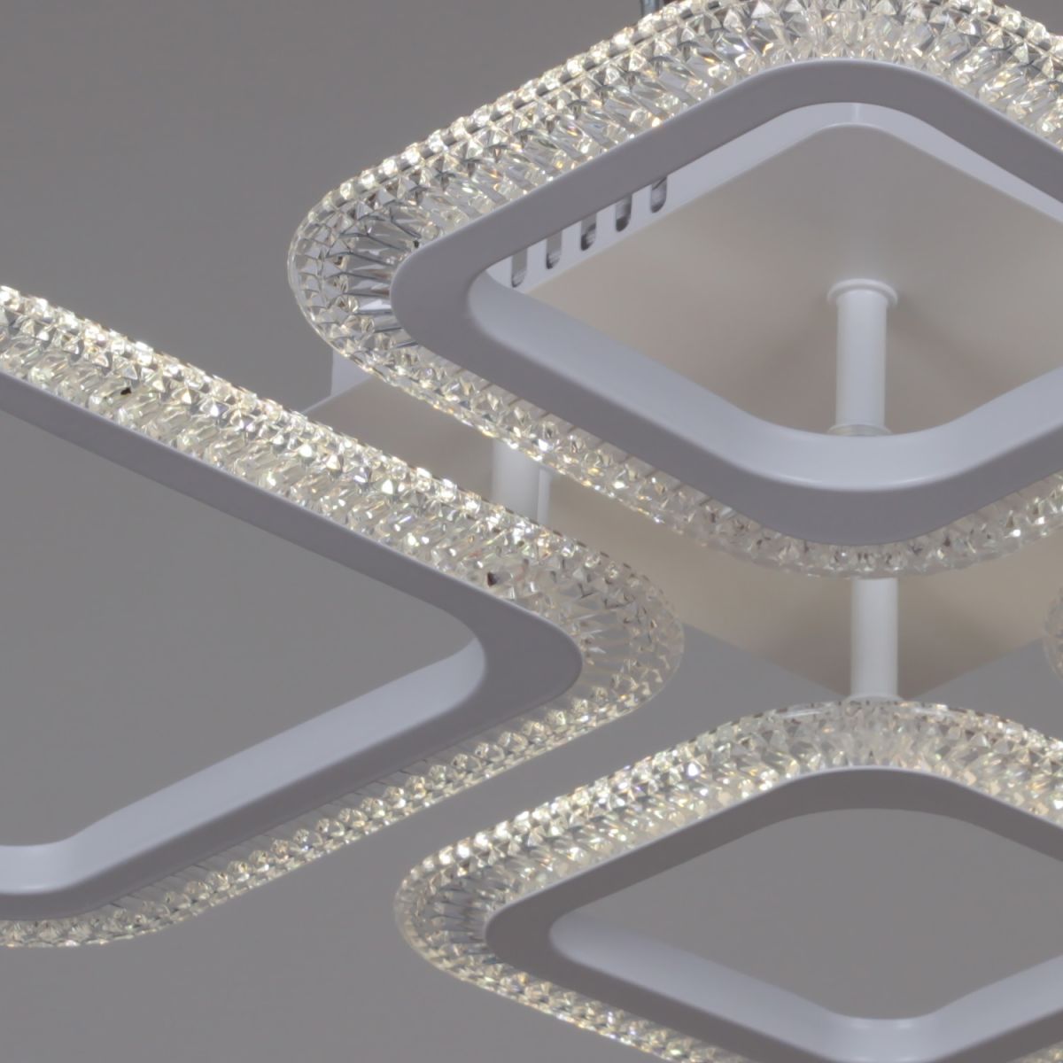 Потолочная люстра Reluce 09838-0.3-2+2 WH