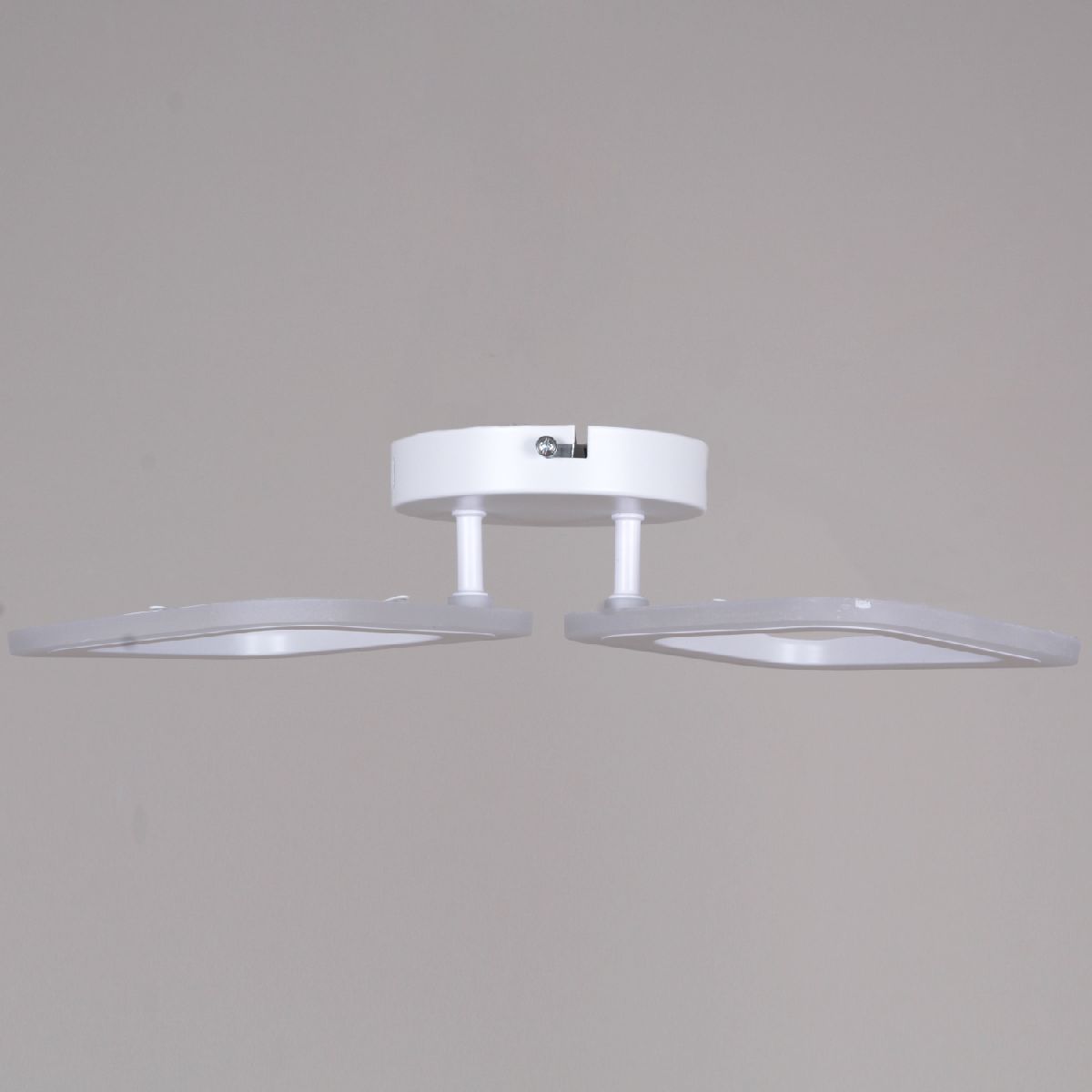 Потолочная люстра Reluce 05104-0.3-02 WH