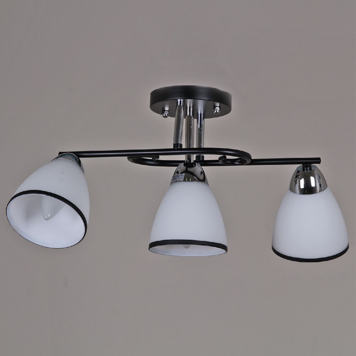 Потолочная люстра Reluce 09127-3.3-03 CR+BK