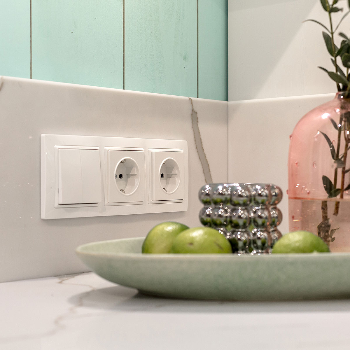 Розетка с заземлением Werkel белый W1171001 4690389155116