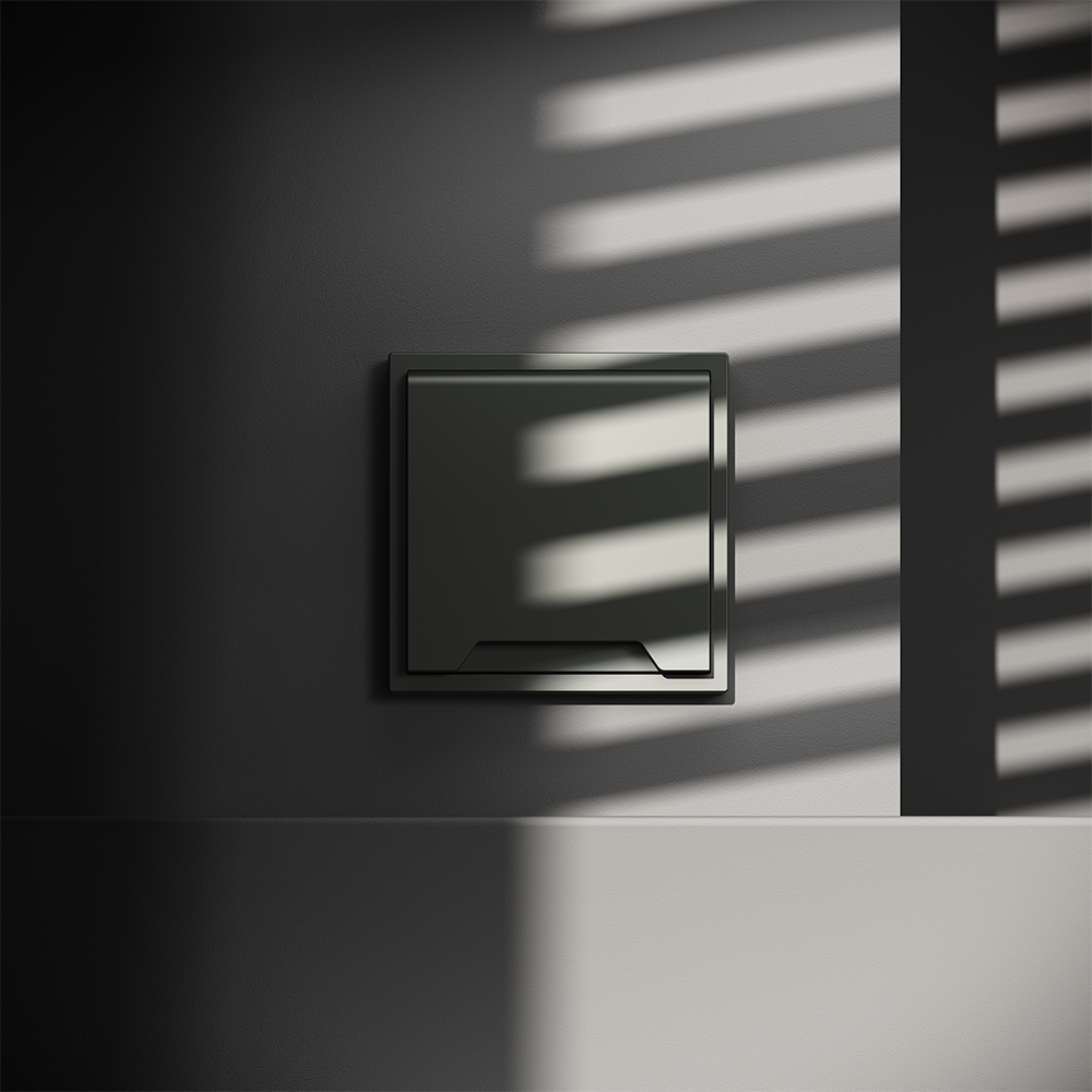 Розетка с защитными шторками и крышкой Voltum S70 VLS040306 (титан)