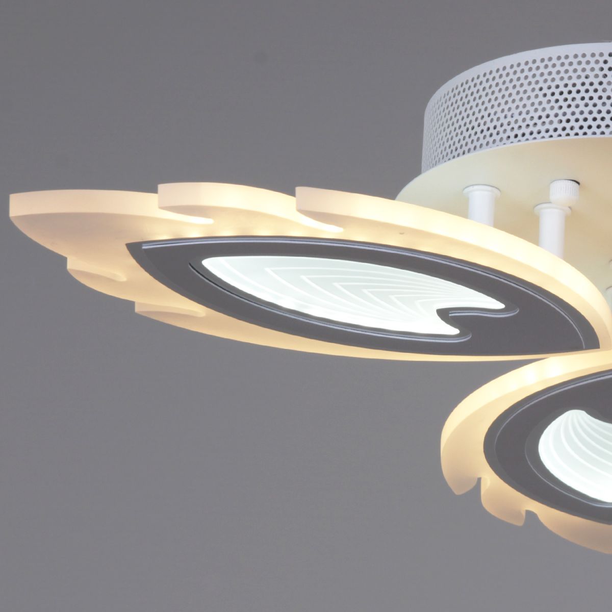 Потолочная люстра Reluce 05133-0.3-03 White