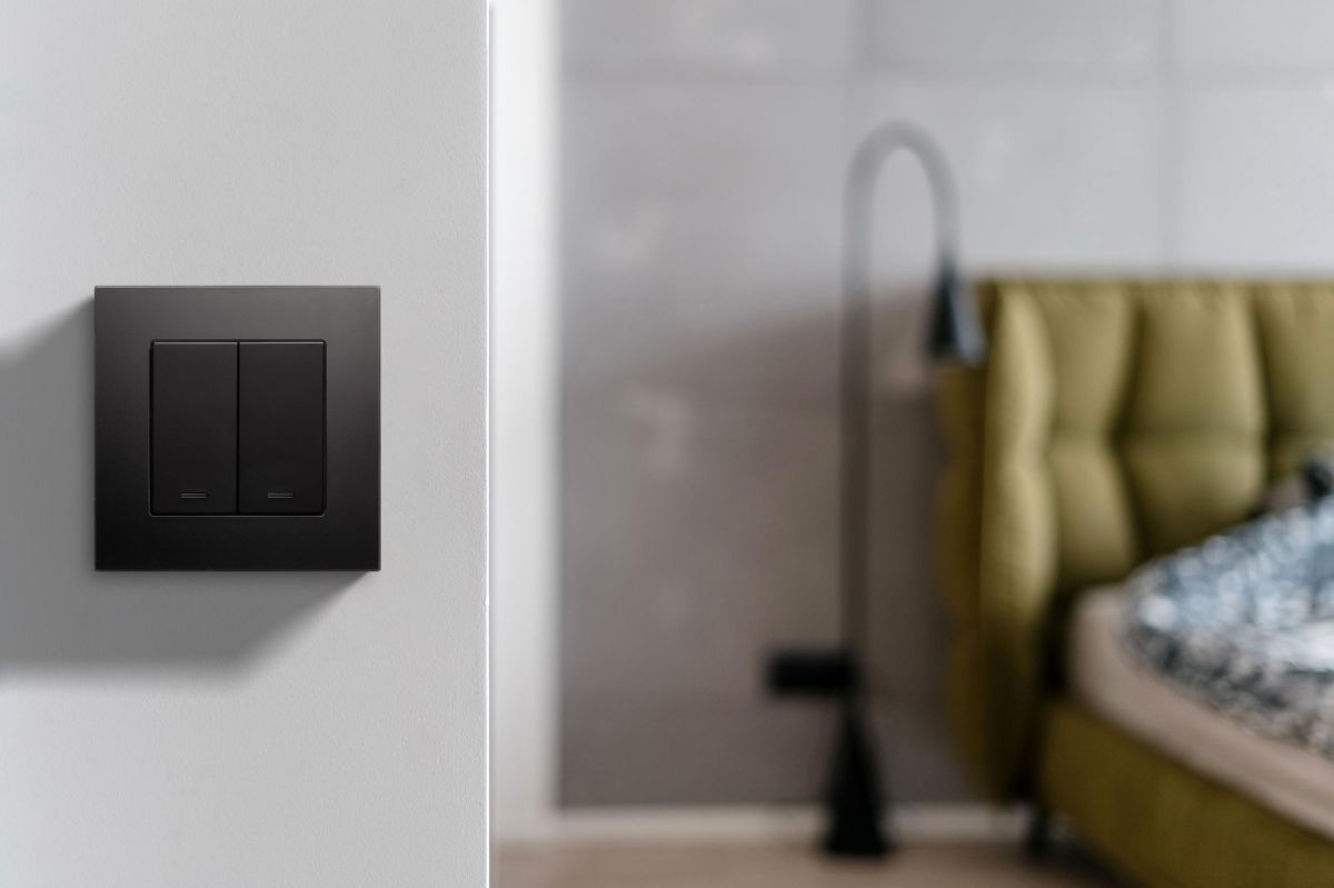 Выключатель 2-клавишный 10А/250В с LED подсветкой, черный Kollinger REA-S-008BK для Aspekt, Eleganz, Reflex