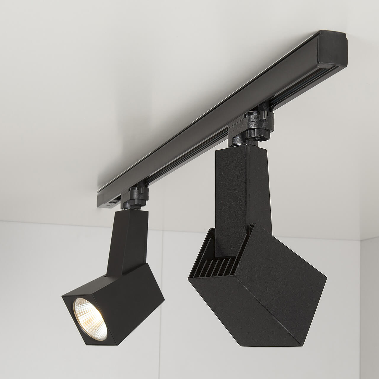 Трековый светодиодный светильник Elektrostandard Perfect черный 38W 4200K 4690389111471