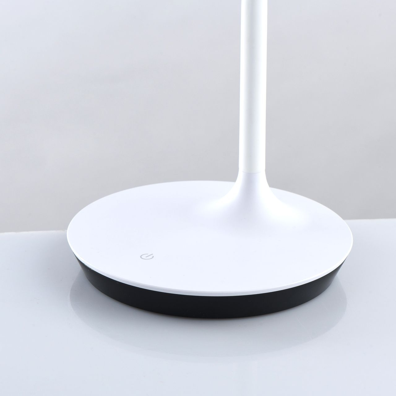 Настольная лампа De Markt Ракурс 631036301